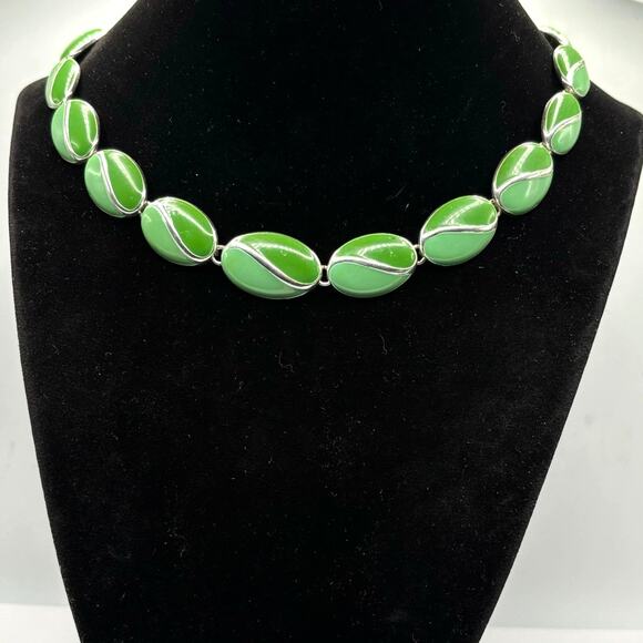 Vintage Green Oval Necklace - Picture 1 of 3
